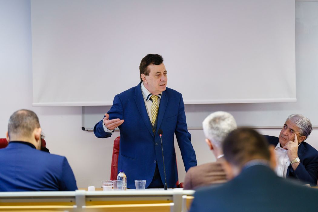 Profesor Sever Avram